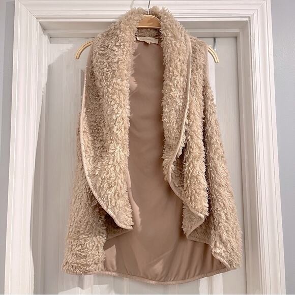 Onetheland Jackets & Blazers - Onetheland Women's Khaki Faux Fur Sherpa Vest Size M